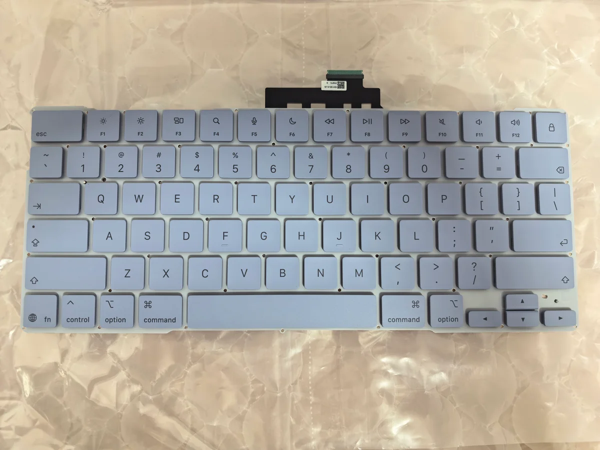 MacBook Neo A3404 keyboard with/out fingerprint 4